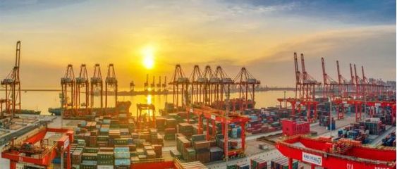 山東港口日照港創(chuàng)國內(nèi)最大內(nèi)貿(mào)集裝箱船裝卸新紀(jì)錄，彰顯港口綜合實力